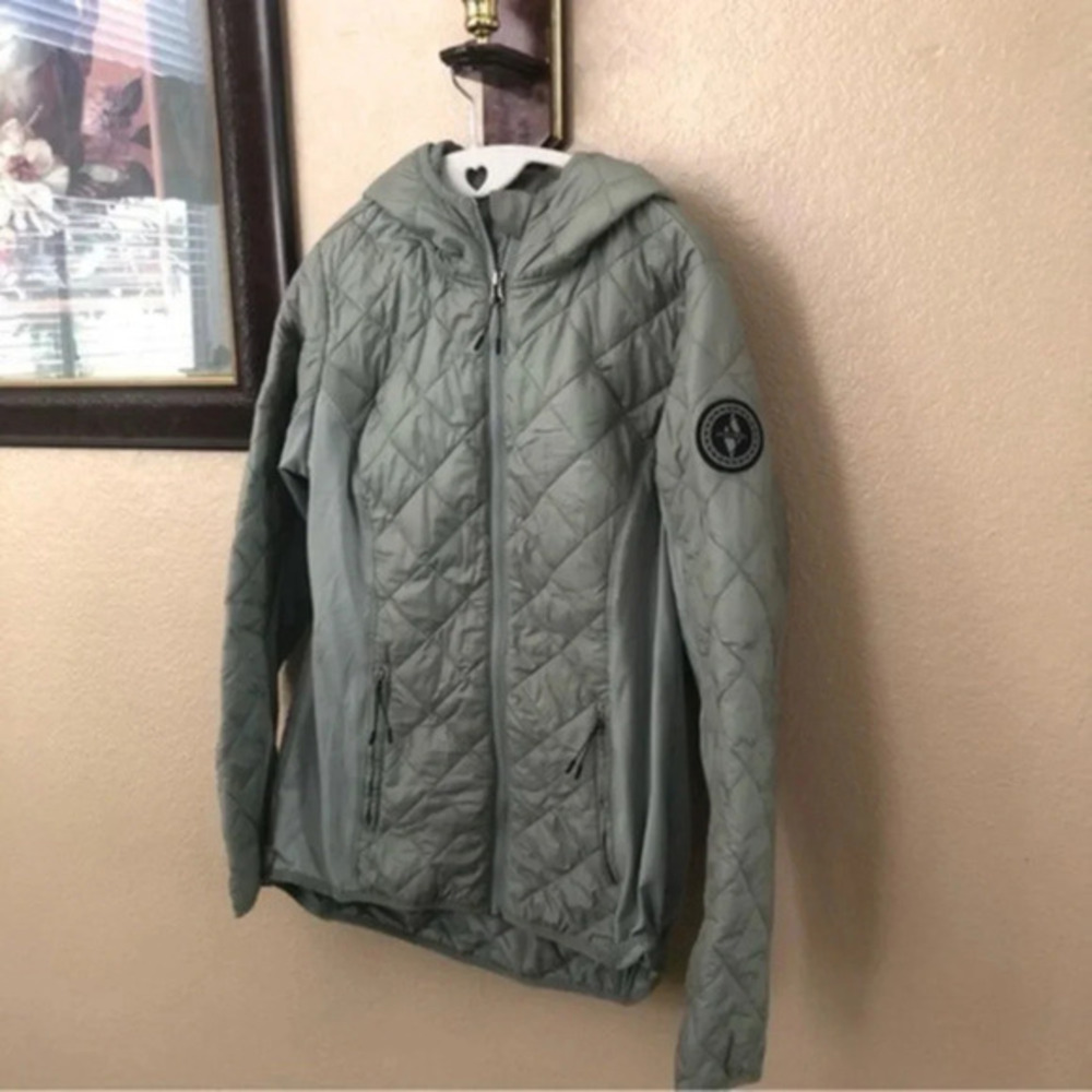 Sketchers Jacket Size Medium